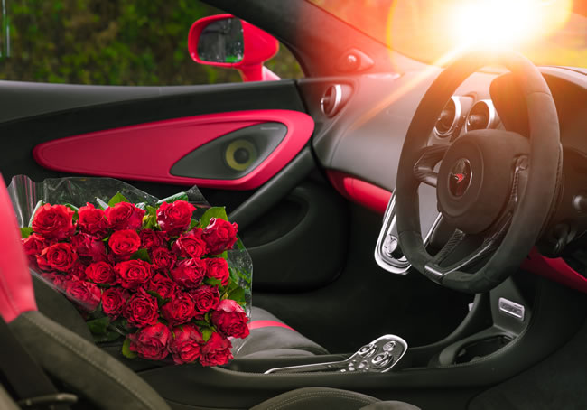 Woking & Sam Beare Hospice patients and staff received a floral Valentine’s Day surprise when McLaren delivered 320 beautiful red roses to the hospice