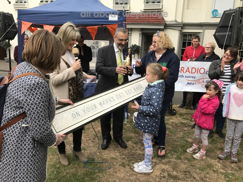 Ruth Langsford Presents Best In Show Prize for Great Weybridge Cake-Off