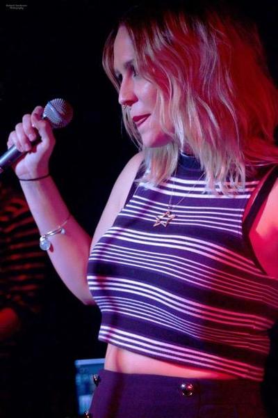 Ellie Thompson - singing at Weybridge Beer Festival