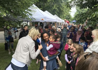 Ruth Langsford congratulates best in show winner at Great Weybridge Cake-Off