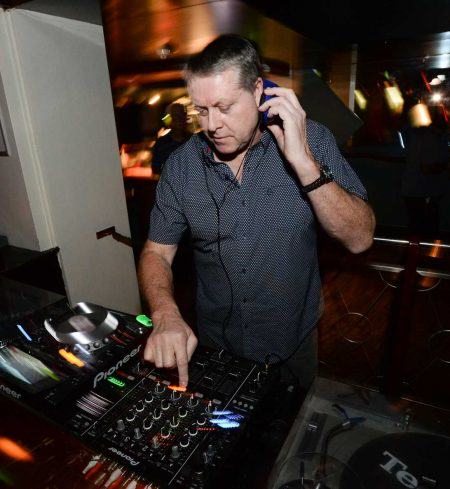 Surrey Dance Parties in Esher / Molesey, Royal Ascot & Woking for Over 35s to 60s Plus!