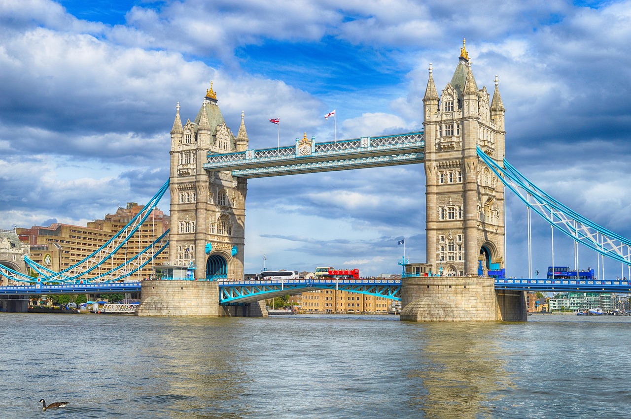 Tower of London - Bridge over River Thames Tower of London - Bridge over River Thames