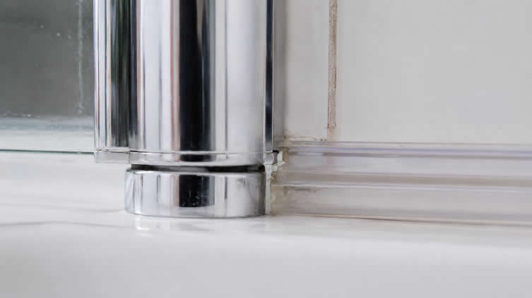Area Near the Bottom Hinge